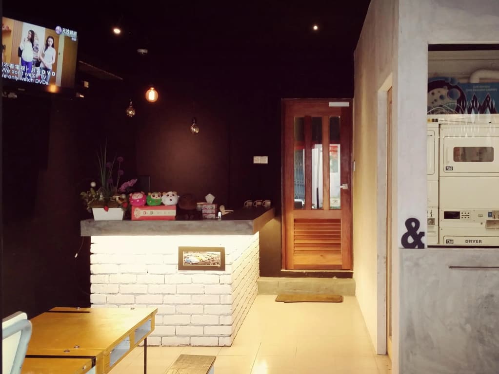 Monkey Motel & Café - photo 19