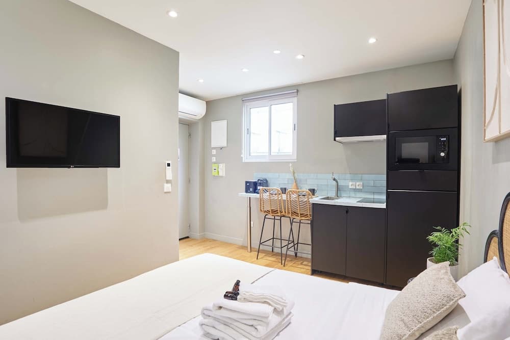 Superb AC Studio Center of Paris - photo 2