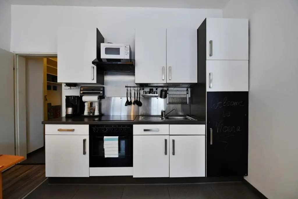 GOOD(wo)MAN'S HOME I - photo 12