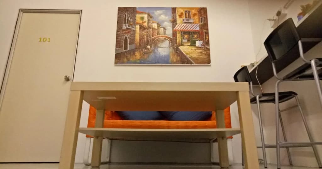 Hawk Hotel & Hostel - photo 5