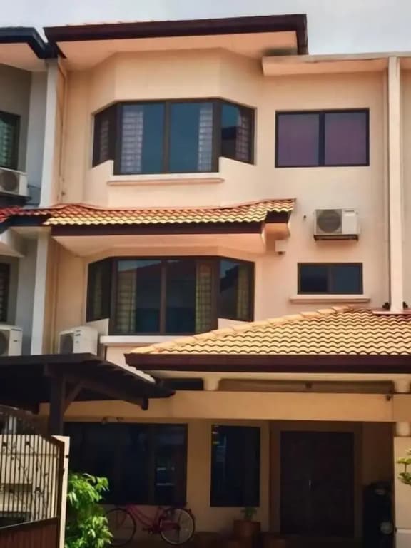 Grayhaus Guest House - photo 1