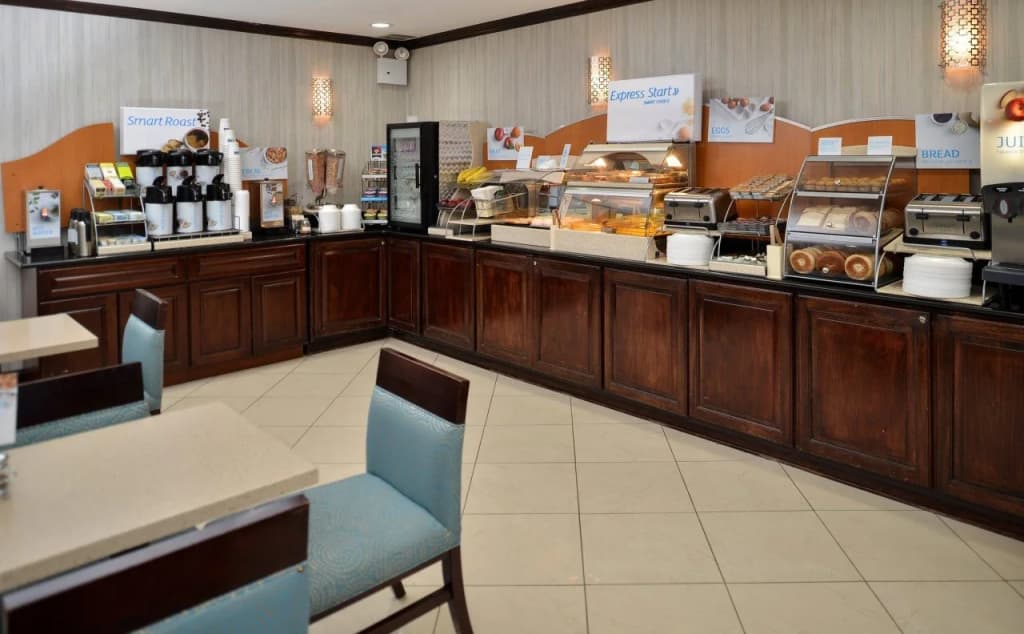 Holiday Inn Express Kennedy Airport - photo 12