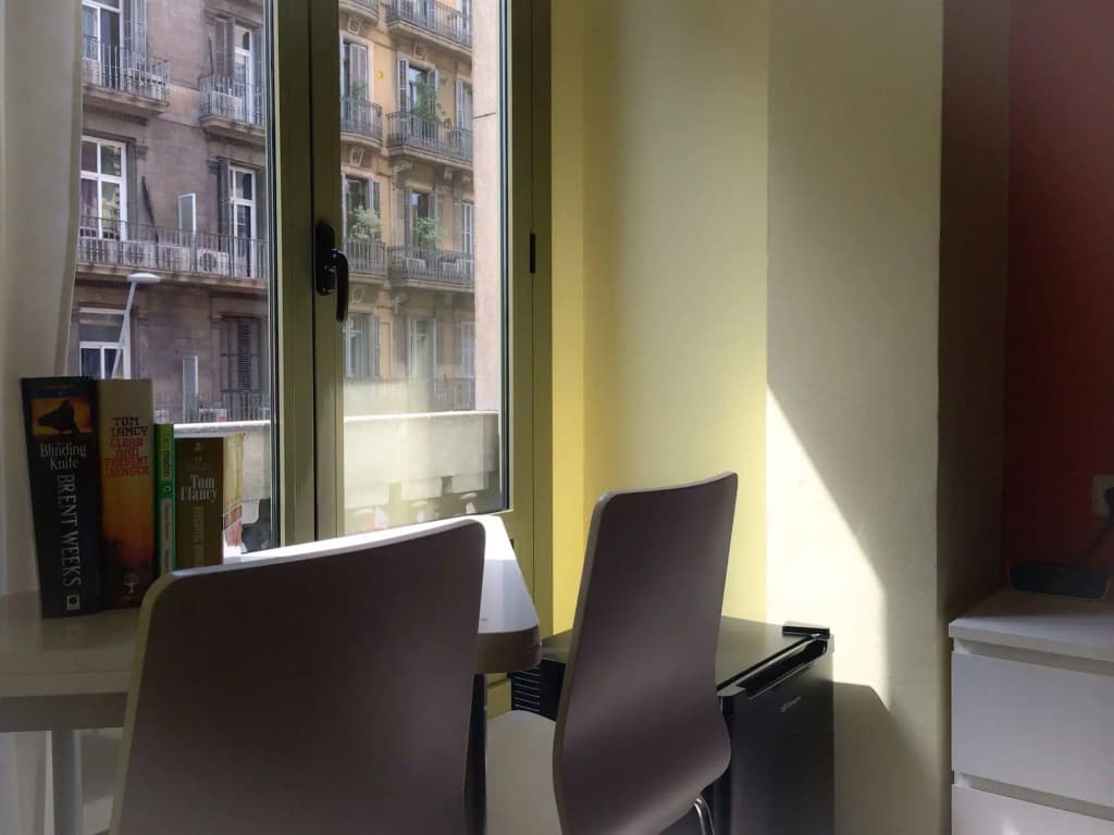Barcelona City Centre Hostal - photo 9