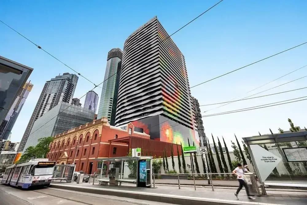 Cozy & Chic 2BR Apt Walk to Melbourne Central - photo 1