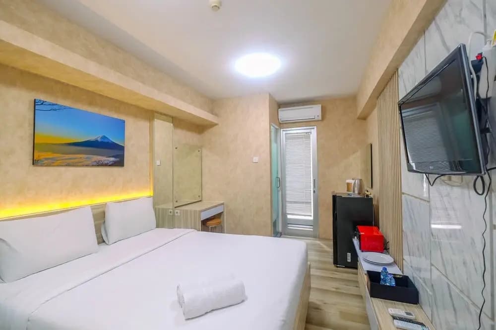 Elegant Studio (No Kitchen) Apartment at Green Bay Pluit - photo 4