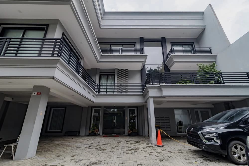 RedDoorz near Jakarta International Velodrome - photo 10