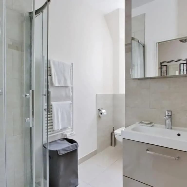 Eiffel Market Charming 2 Bed Apt Near Invalides - photo 9