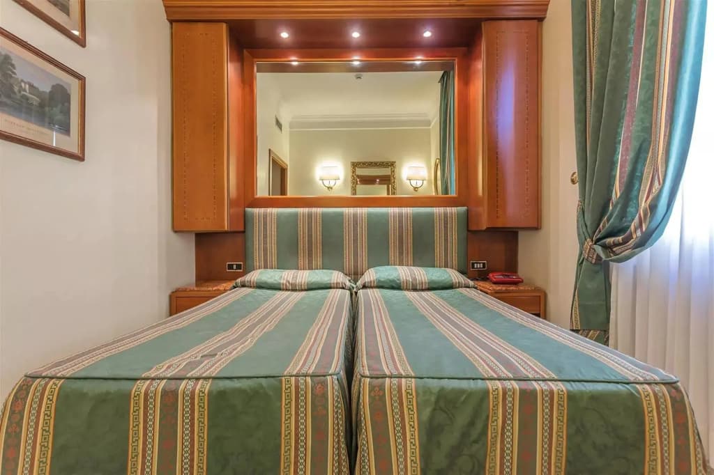Raeli Hotel Lux - photo 10