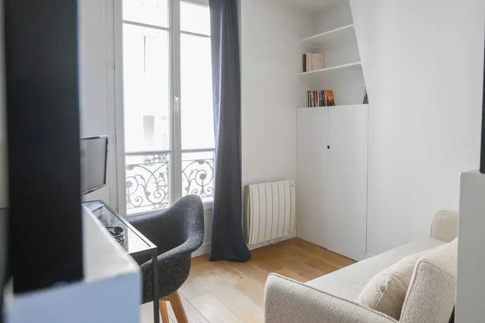 Modern Apartment - 2br-4p- Canal Saint-martin - photo 3