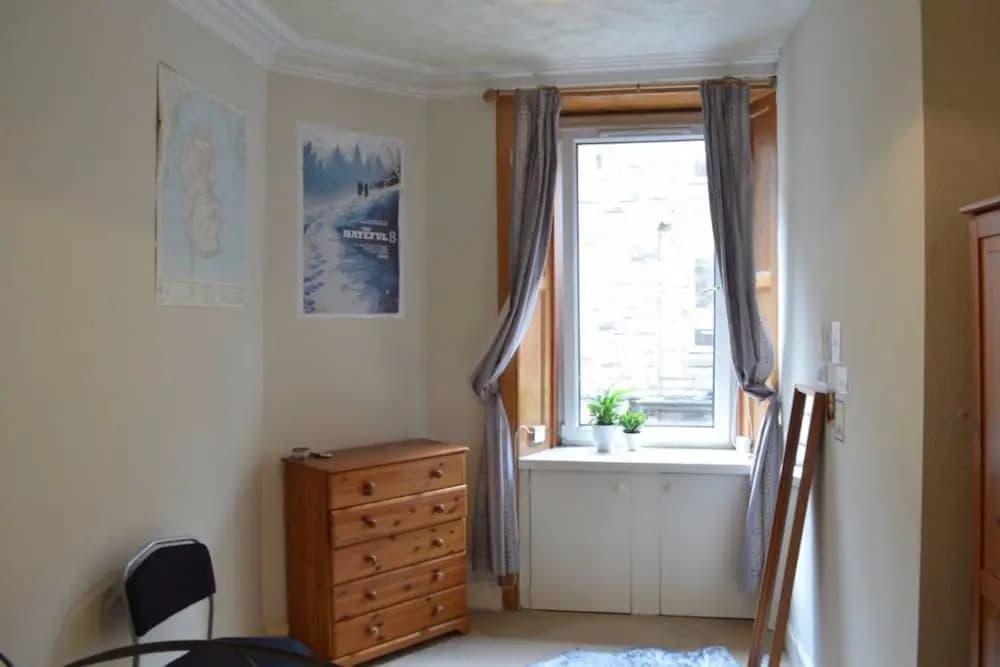 1 Bed Flat In City Centre - photo 2