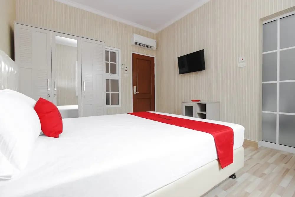 RedDoorz Plus @ Kwitang 2 - photo 5