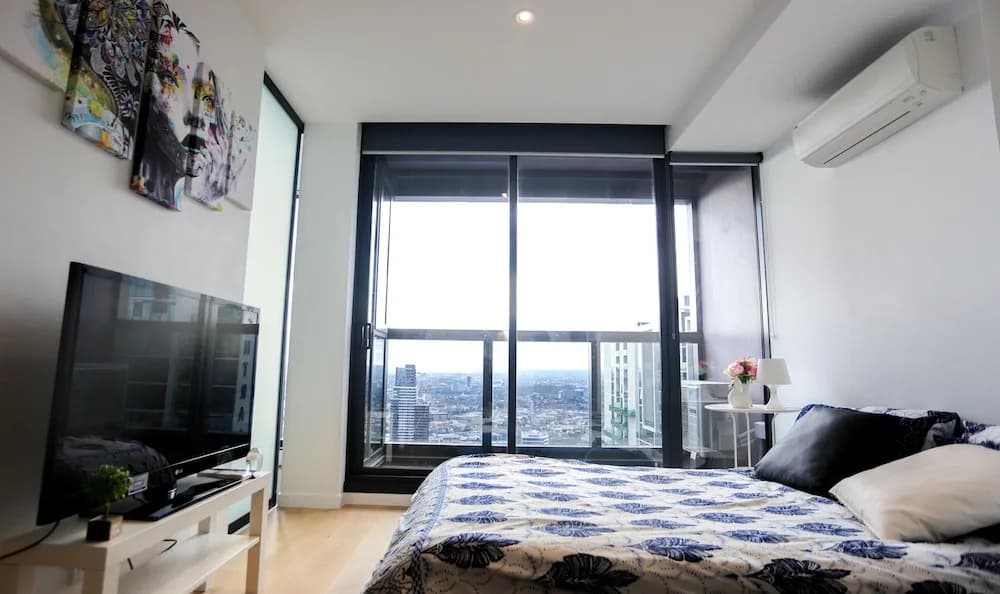 Stunning 2 Bedroom High Floor City View - photo 2