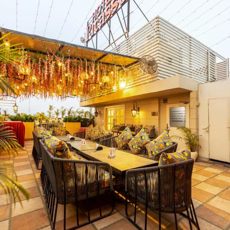OYO 2637 Hotel Picasso Prive - photo 23