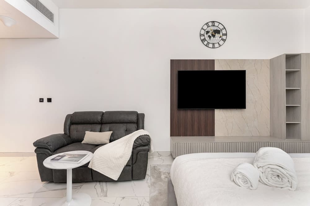 PVH - Royal Regency - Modern Studio - photo 2