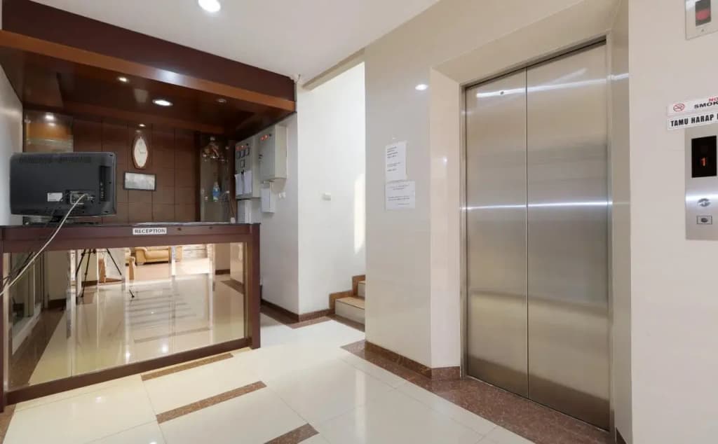 Clover Residence Near Mall Ambassador - photo 25