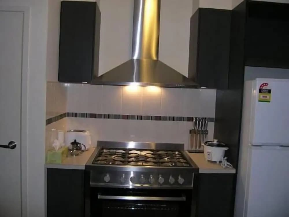 Insaa Serviced Apartments Dandenong - photo 25