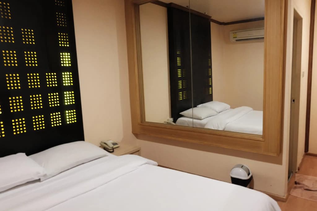 Suriwongse Hotel - photo 7
