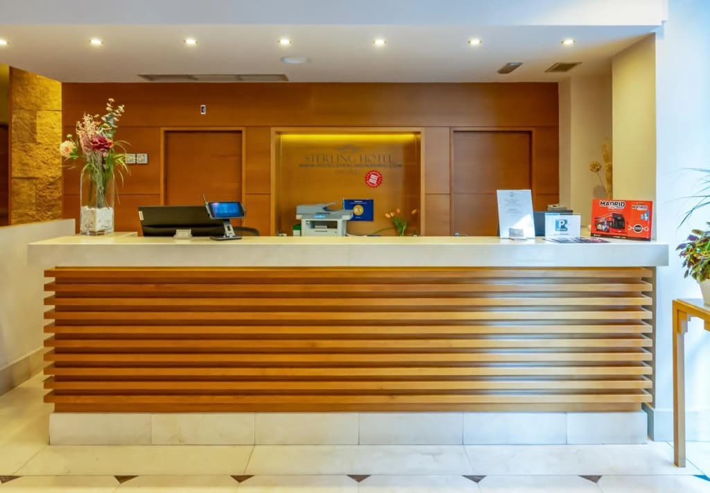 Hotel Sterling - photo 19