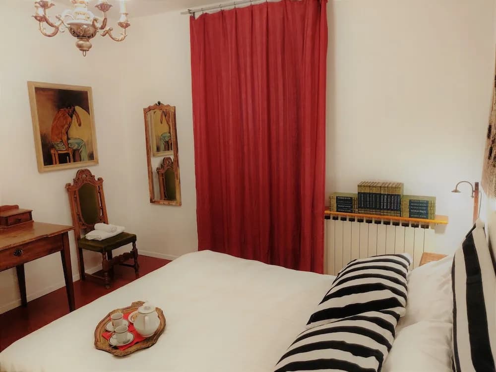 Golden Authentic Florentine Gem, Perfect Location - photo 3