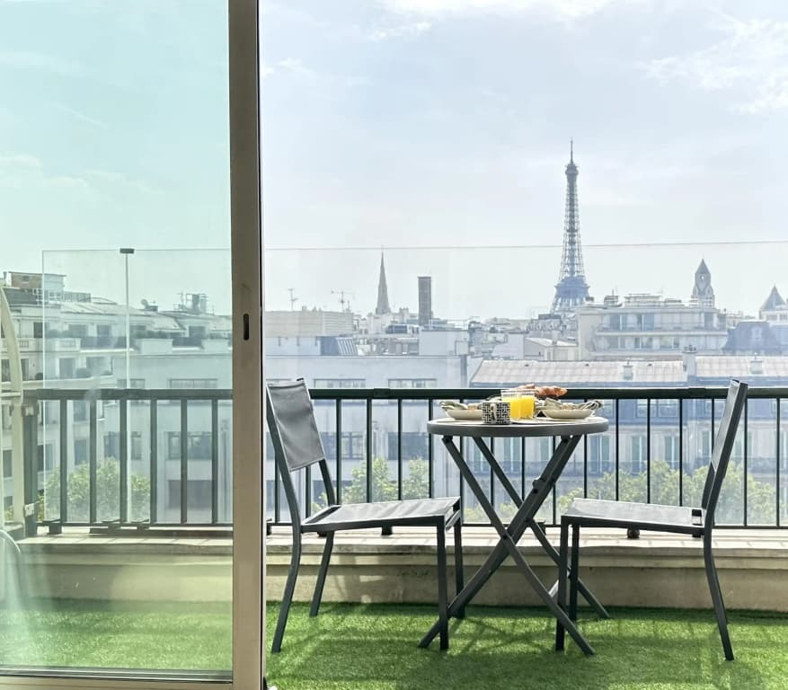 1610B - Stunning studio with Champs Elysées Views! - photo 7