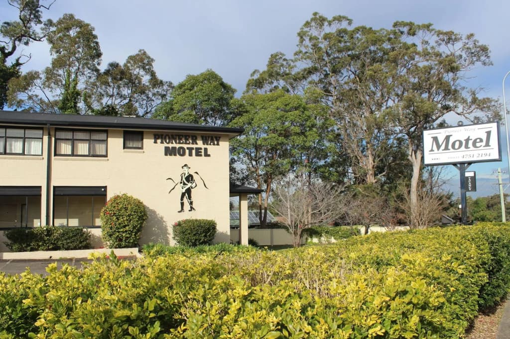 Pioneer Way Motel - main photo