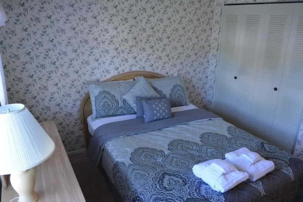 Beautiful 2 Bedroom 2 Bath Condominium - photo 2