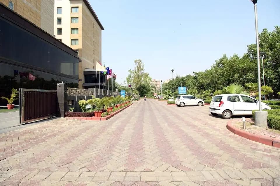 The Golden Palms Hotel - photo 4