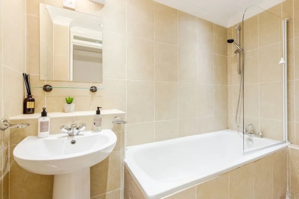 Kings Road Apartments - photo 7
