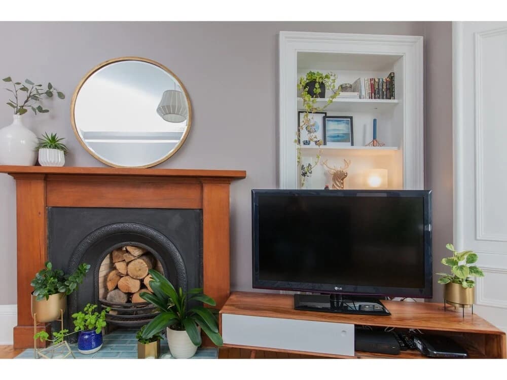 Spacious, Stylish 2BR Flat For 4 in Leith Walk - photo 3
