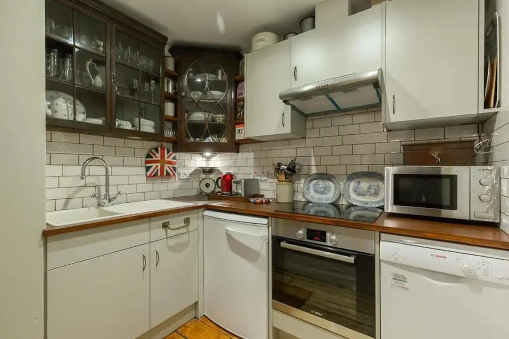 Heart Of Rose Street Quirky Antique Apartment - photo 4