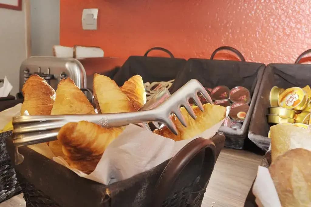 Hotel Carladez Cambronne - photo 11