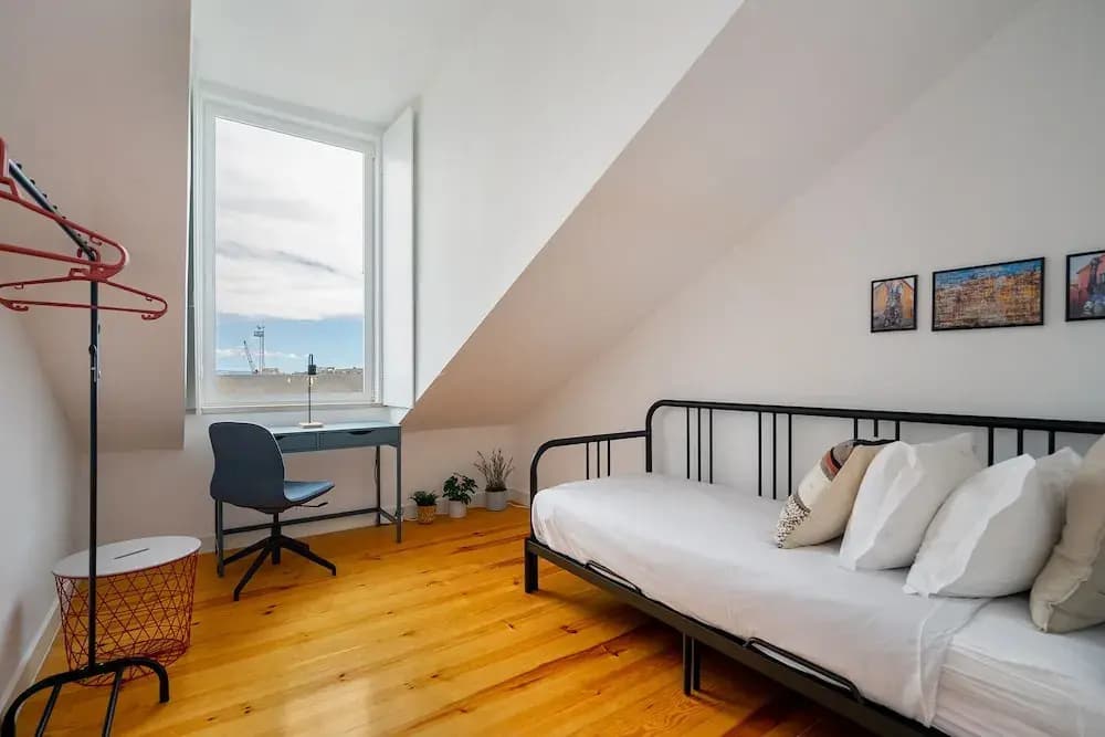 Riverside View 2-Bed For Remote Workers & Digital Nomads - photo 2