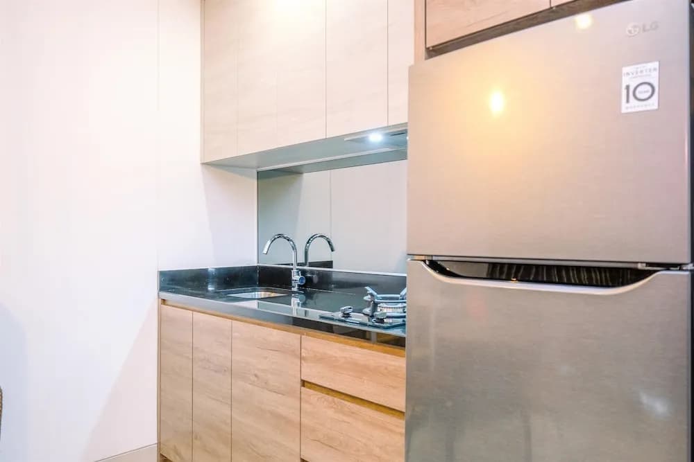 Best Homey And Nice 1Br At Ciputra World 2 Apartment - photo 20