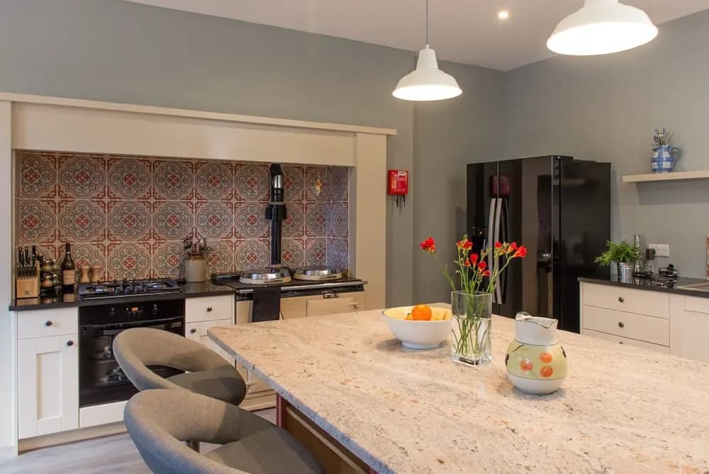 Authentic Central 3-Bedroom Apartment - photo 15