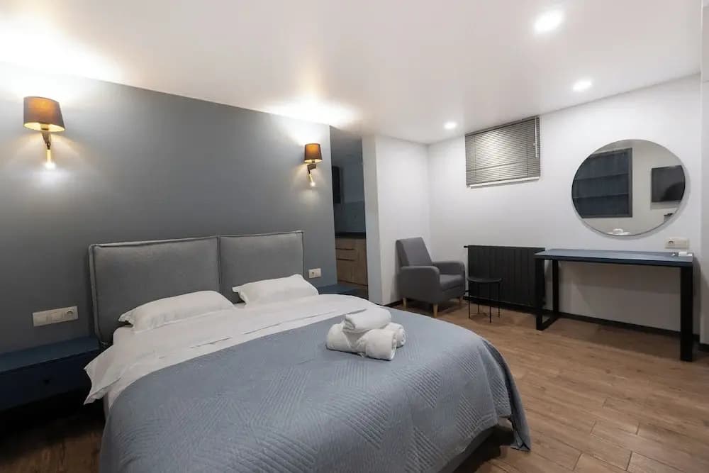 Stones Throw Apartments - photo 4