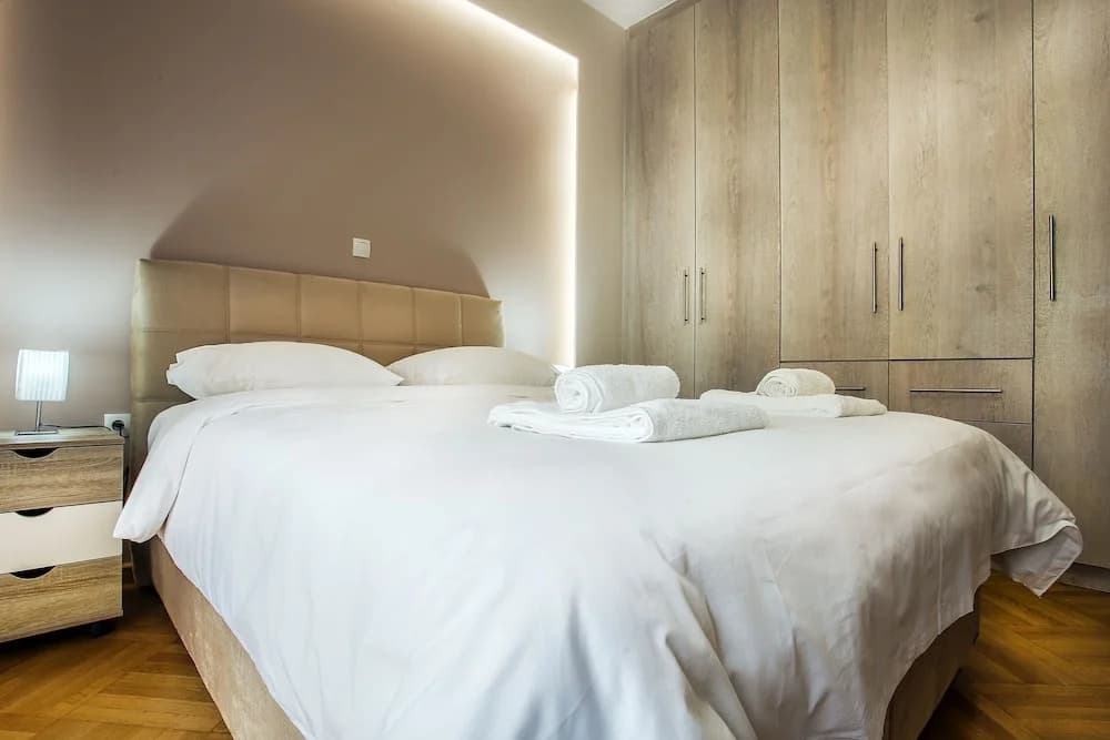 Spacious 3-Bedroom Apartment Near the Train - photo 4