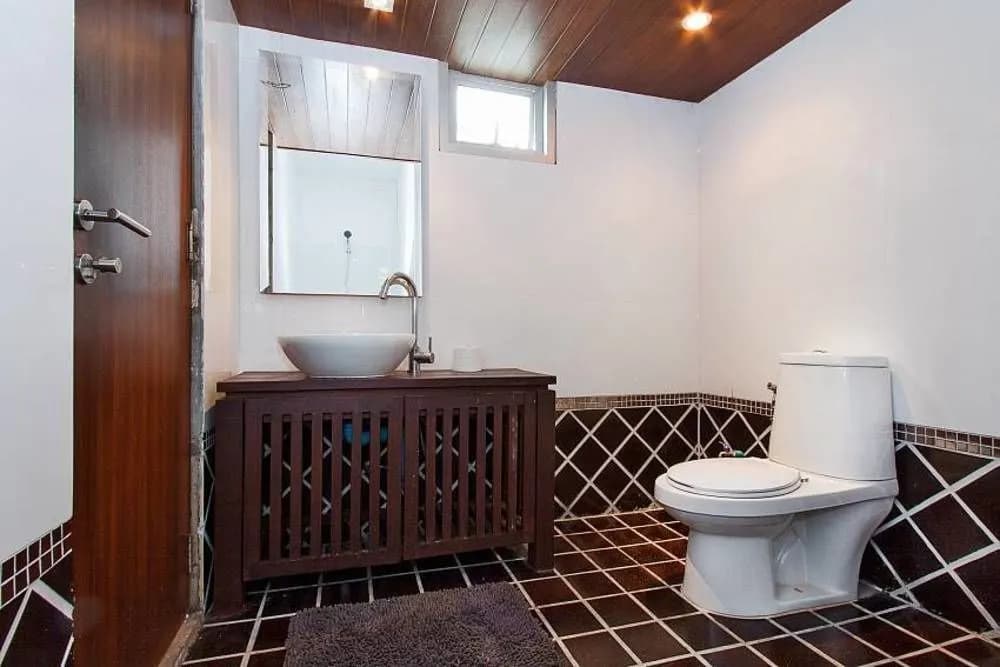 Jomtien Waree 9 with 6 bedrooms - photo 8