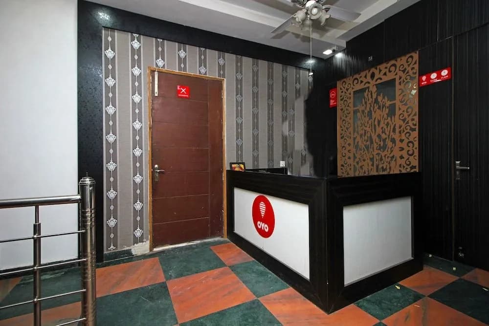 OYO Flagship 5383 Hotel Under Bridge Inn - photo 15