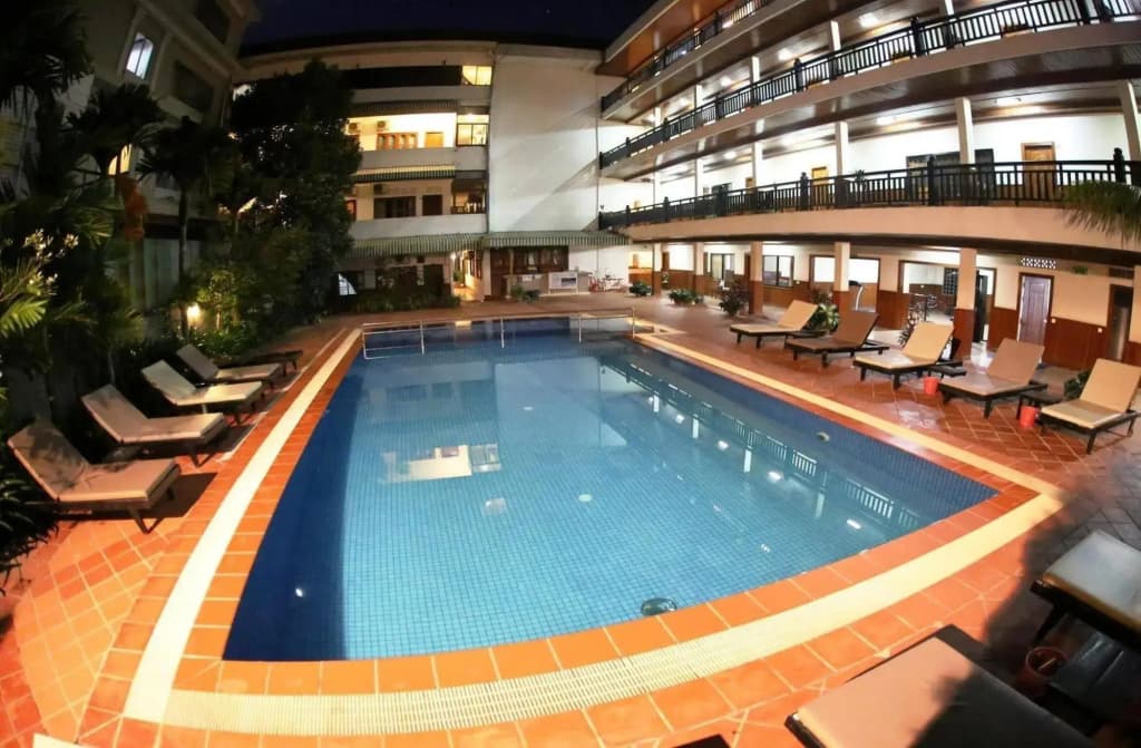 Freedom Hotel - photo 12