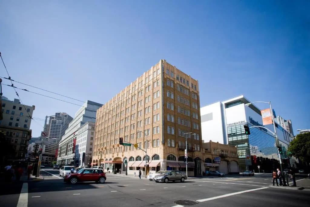 The Pickwick Hotel - photo 20