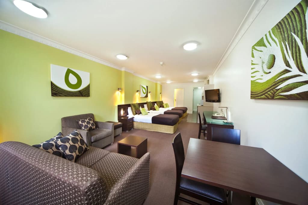 Hyde Park Inn - photo 17