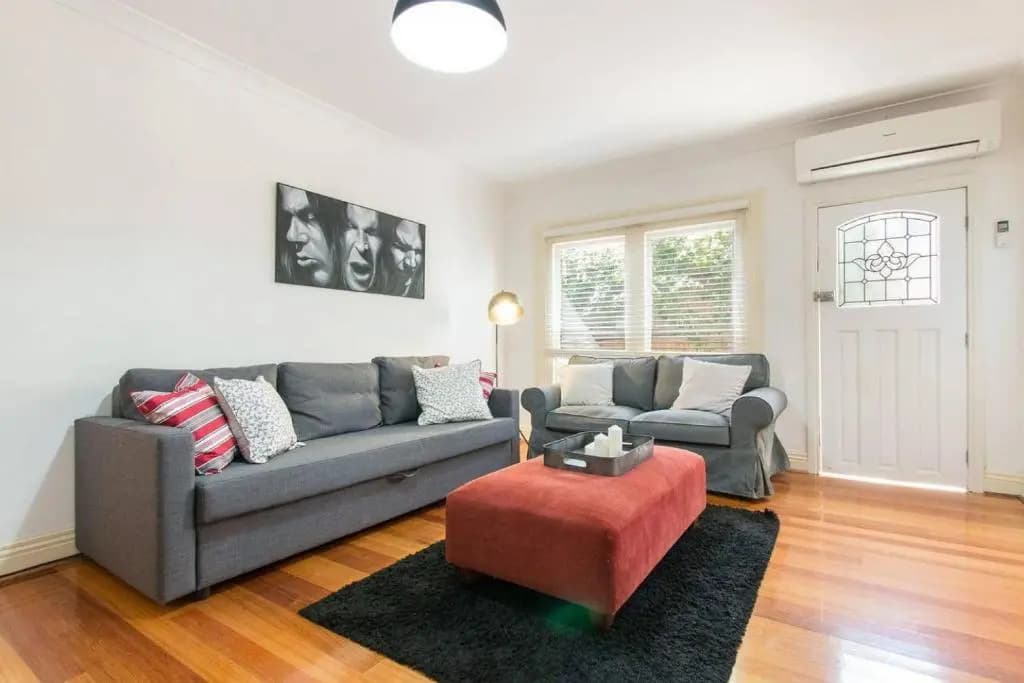 Hunter · Close to Smith St Courtyard + Parking - photo 4