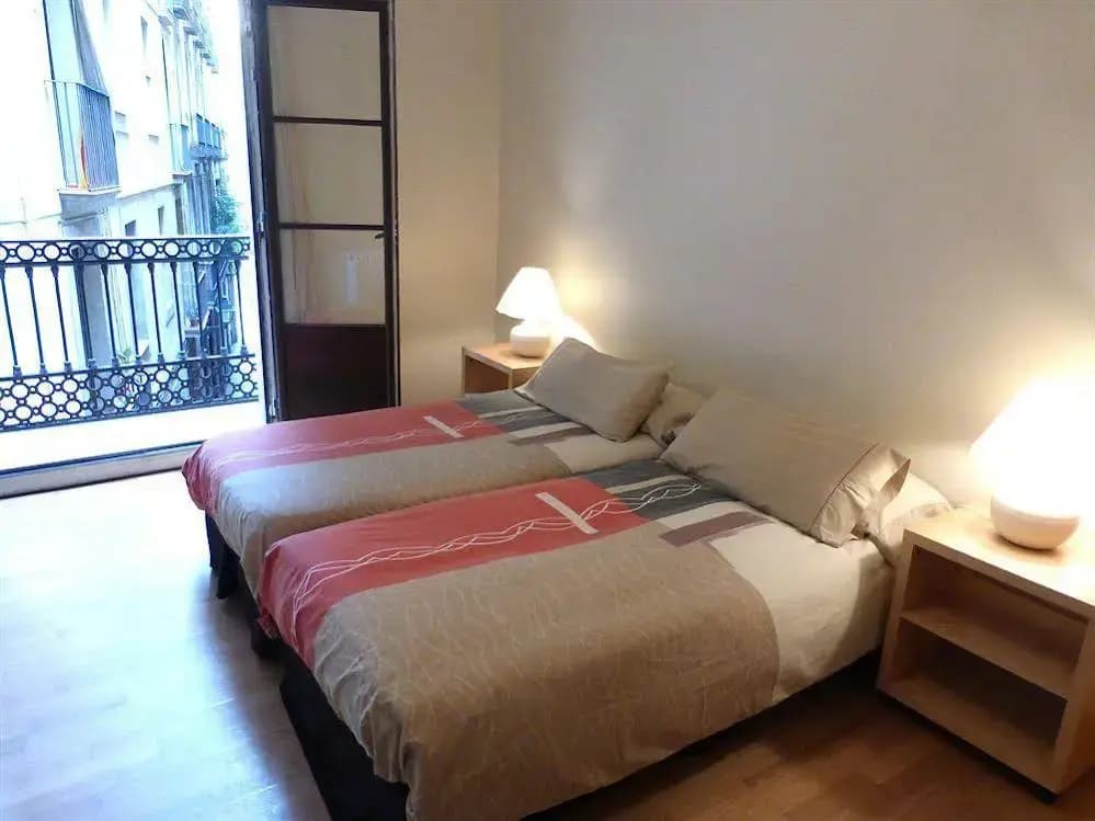 Ramblas Apartments - photo 2