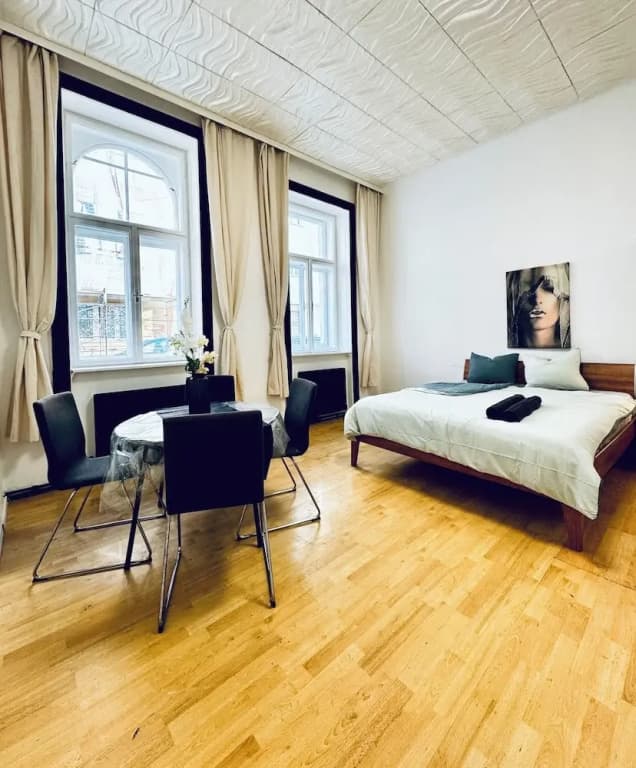 Cozy 2 Room Stay for 5 Near Stadthalle - photo 1