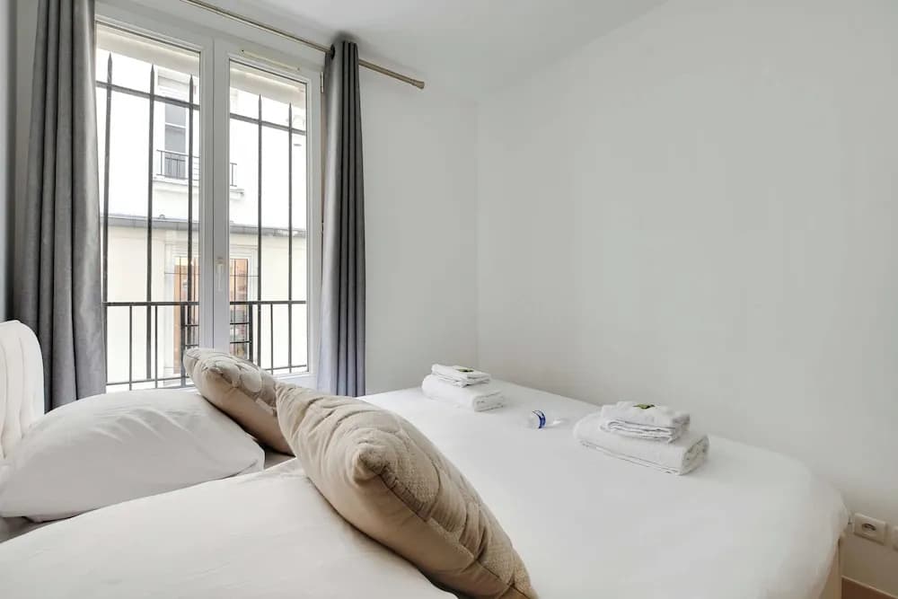 Urban Chic Apartment in Central Paris - photo 1