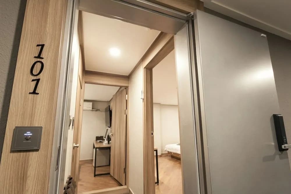 Hub Hotel - photo 6