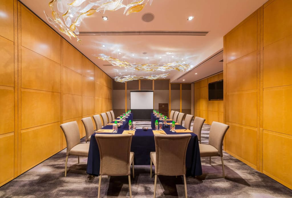 Kowloon Harbourfront Hotel - photo 21
