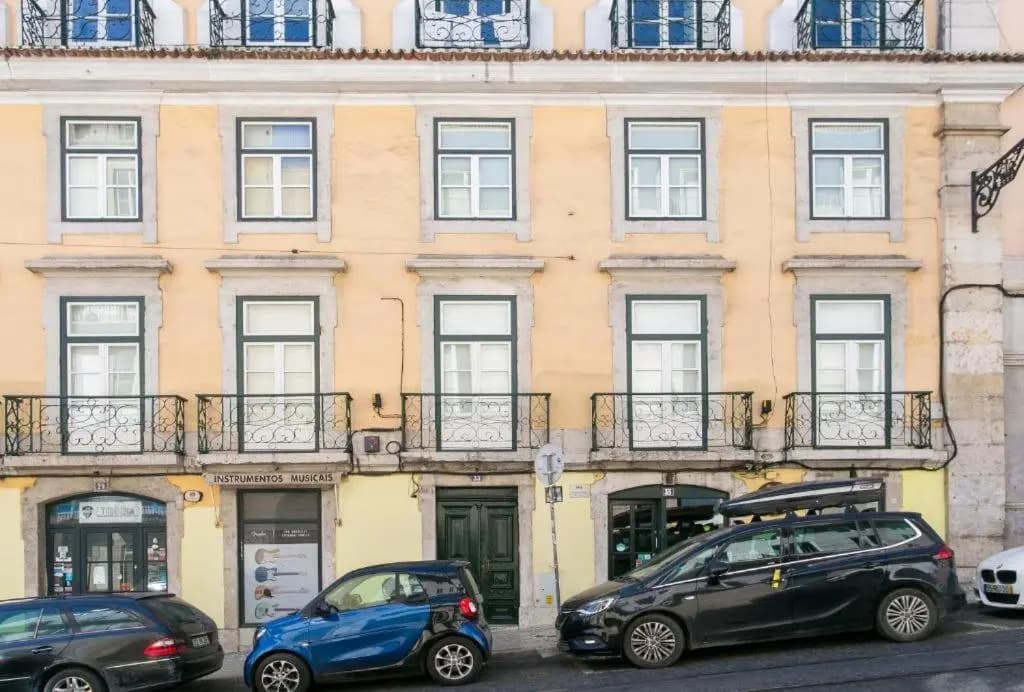 Chiado 4-Bedroom Flat - photo 1