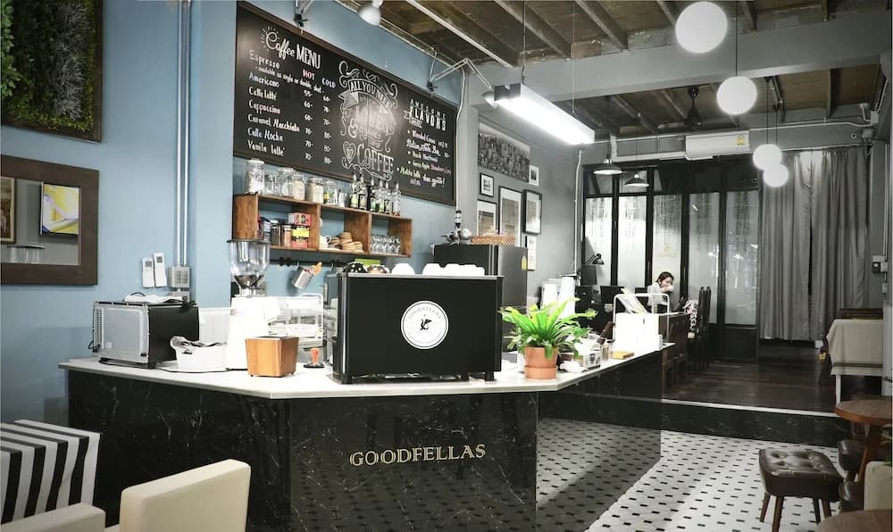 Goodfellas Thong Lo Hostel - photo 21