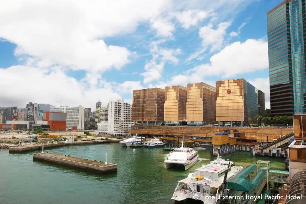 The Royal Pacific Hotel & Towers - photo 10